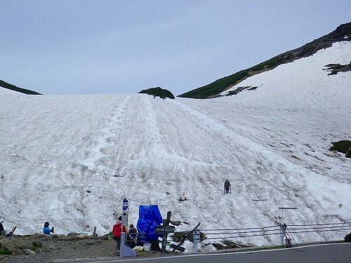 乗鞍大雪渓でコブコブスキー～～。_a0353718_11062817.jpg