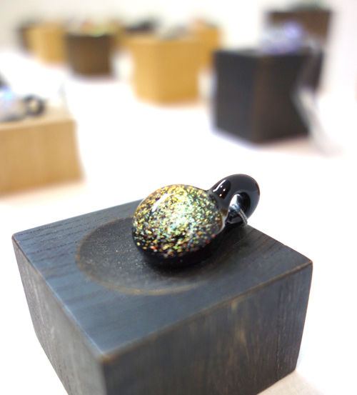 【江田明裕ガラス展】宇宙を閉じ込めた神秘のアクセサリー_a0017350_06562441.jpg