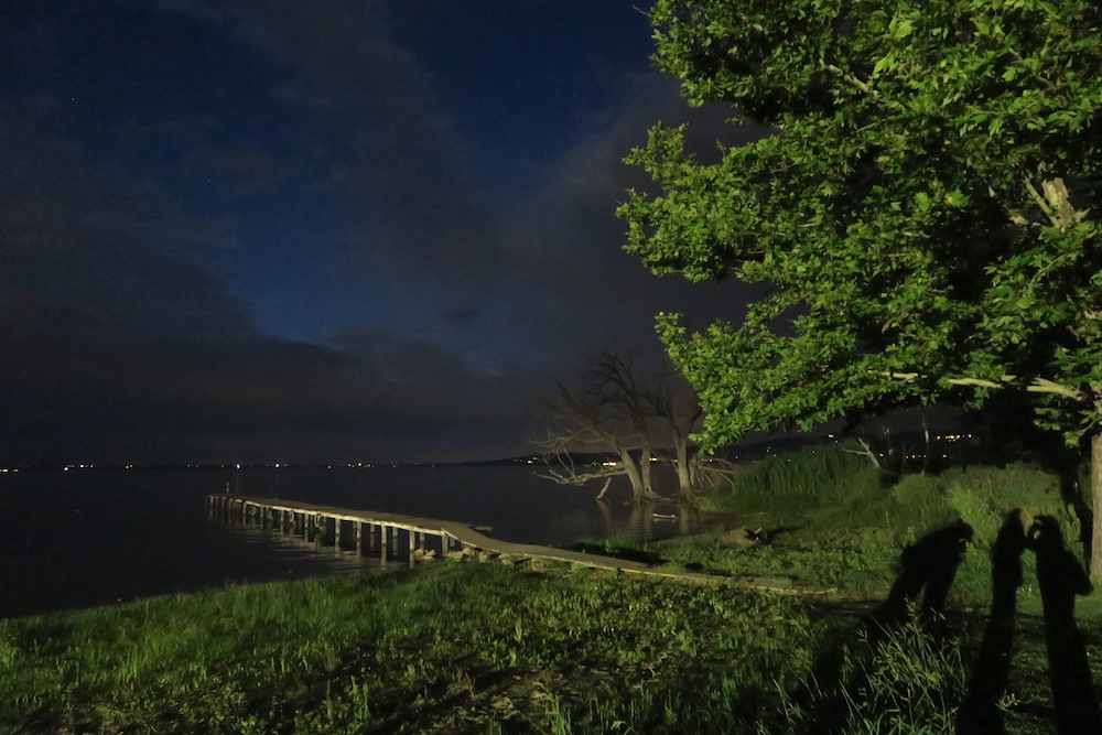 月の夜に友と湖畔で過ごす夜、トラジメーノ湖_f0234936_744220.jpg