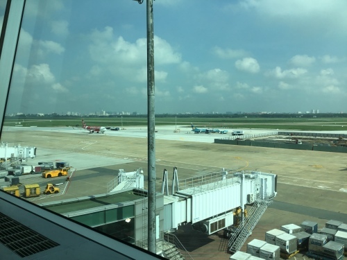 ホーチミン空港_b0017215_11112494.jpeg