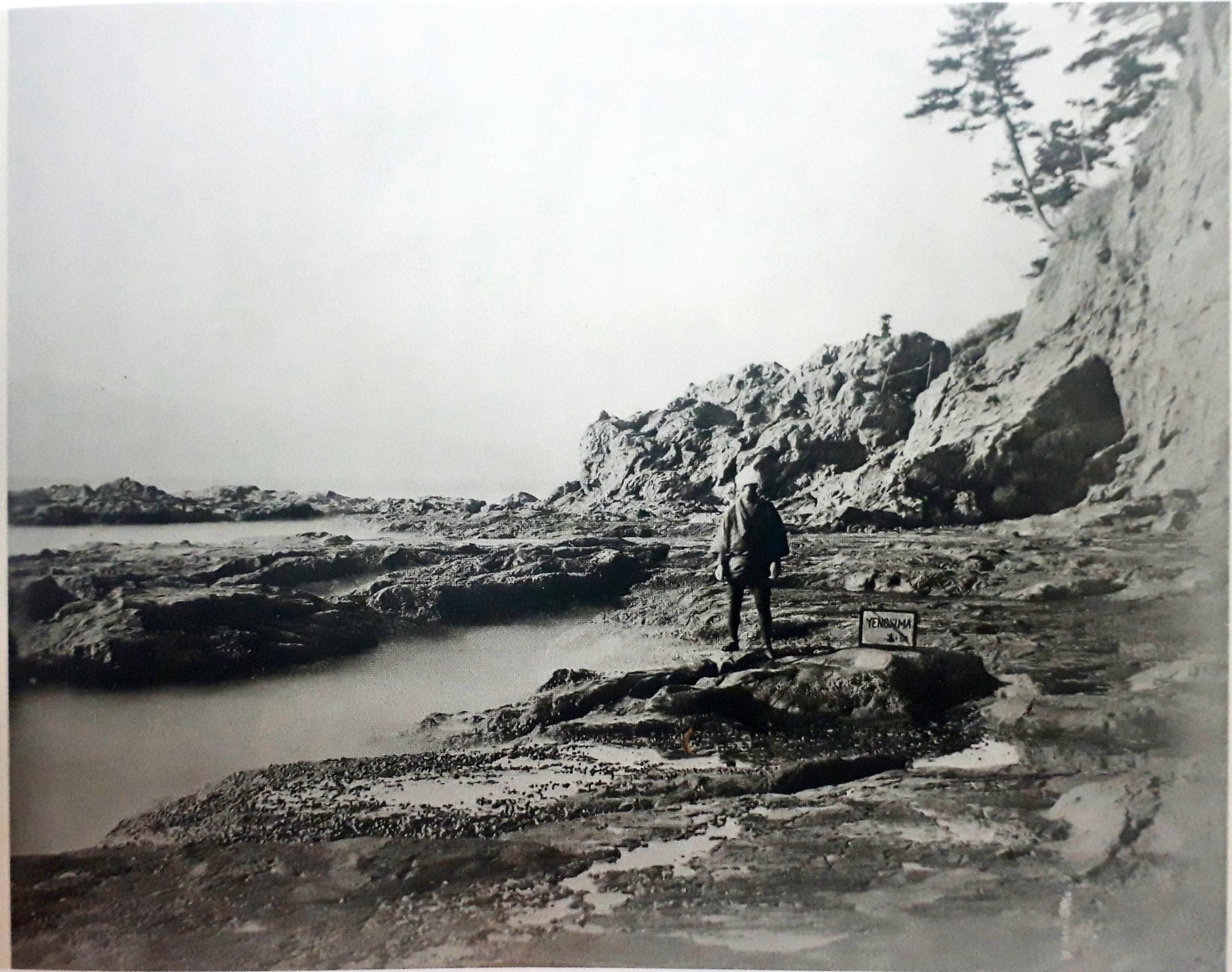 2018/3/12【江ノ島いにしえの風景】絵葉書と古写真で見る神奈川海の情景（漫画追記、箱根地蔵、司馬江漢、ザ・ファー・イースト写真、ライデン大学、横浜開港資料館、遊行寺、段葛、青銅鳥居追記）【郷愁】_b0116271_22451101.jpg