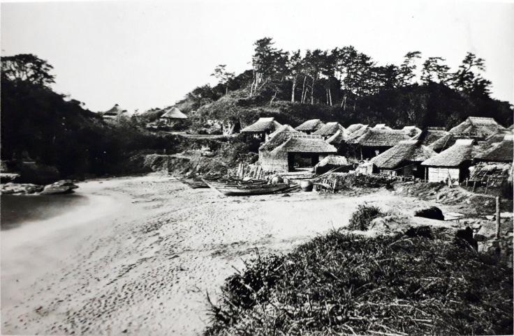 2018/3/12【江ノ島いにしえの風景】絵葉書と古写真で見る神奈川海の情景（漫画追記、箱根地蔵、司馬江漢、ザ・ファー・イースト写真、ライデン大学、横浜開港資料館、遊行寺、段葛、青銅鳥居追記）【郷愁】_b0116271_22494239.jpg