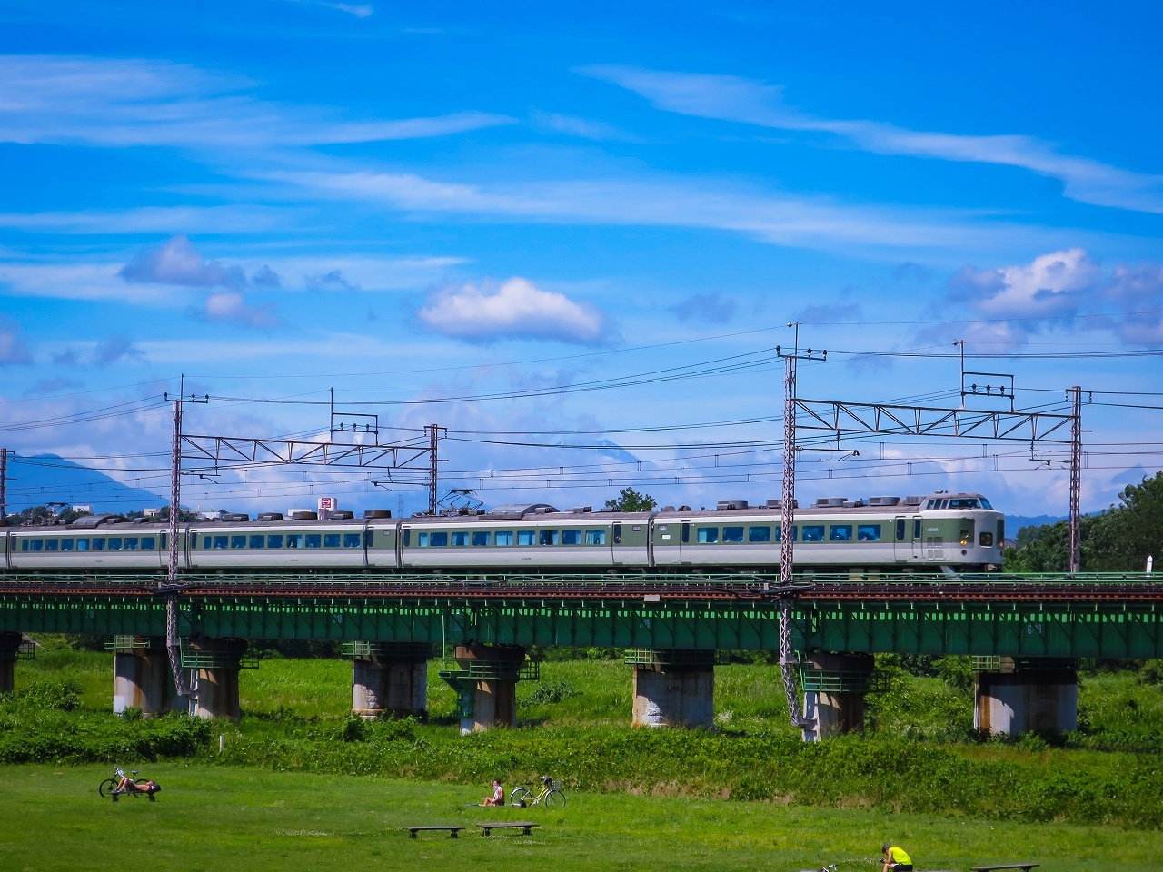 2018.6.30梅雨明けの夏空の下、TRAIN SUITE 四季島、多摩川を渡る!(中央線多摩川鉄橋)_e0321032_17372293.jpg