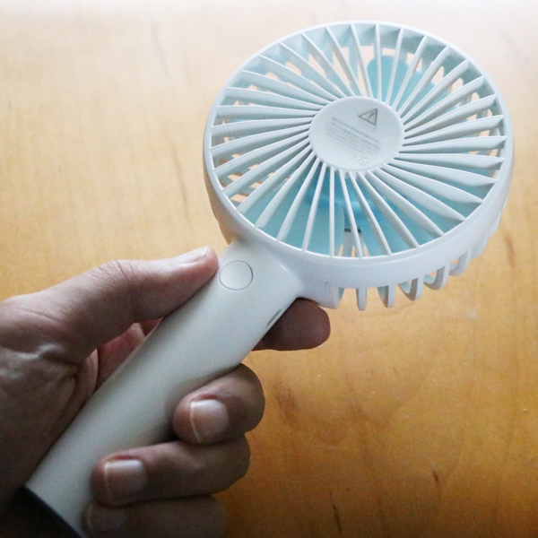 【AD】夏の外出時にもぴったり!充電式USB扇風機_c0060143_18041112.jpg