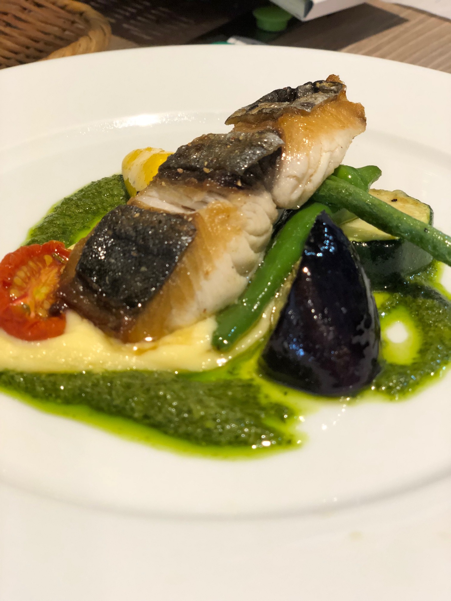 今朝はひたすら草刈りとマルチ剥がし 飯田含め3名で 炎天下の中 敗れたパラソルを処分 新しい物に変えましたが_c0222448_14470388.jpg