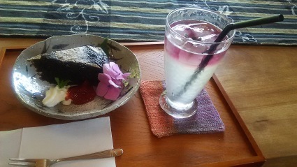 あなたに会いたくて一生懸命咲いています。_c0280108_21544839.jpg