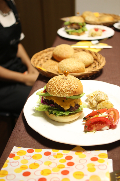 グループレッスンで「ハンバーガー&料理」_c0162653_15213909.jpg
