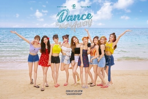 TWICE、新曲「Dance The Night Away」団体予告イメージ公開…爽やかな夏のビーチウェア姿_d0257568_15481208.jpg