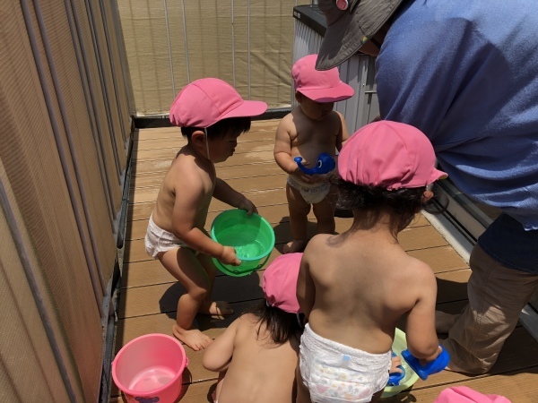 リトルピエノ保育園 〜水遊び始めました〜_a0318871_12244302.jpeg