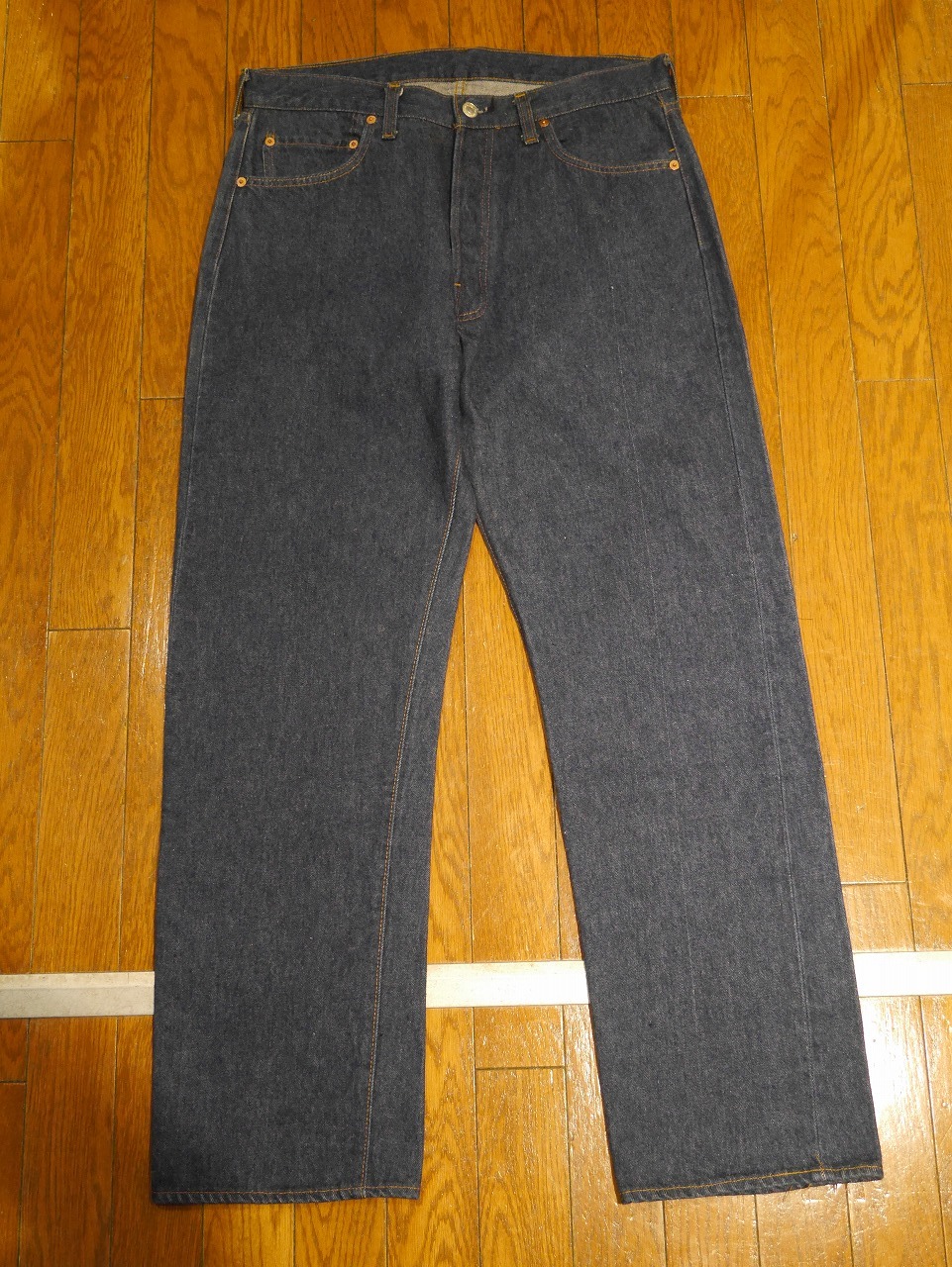 vintage Levi’s red line