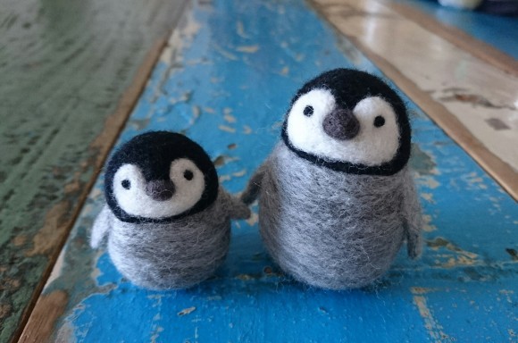 大流行中！ 羊毛フェルト】大型☆ペンギン☆皇帝ペンギン 親子 ったらしい 置物