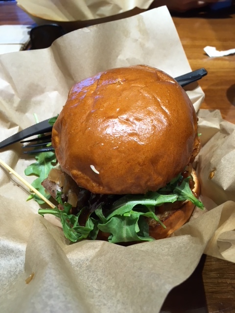 ブルーチーズバーガー(アメリカンっぽいランチ)_e0350971_10185831.jpg