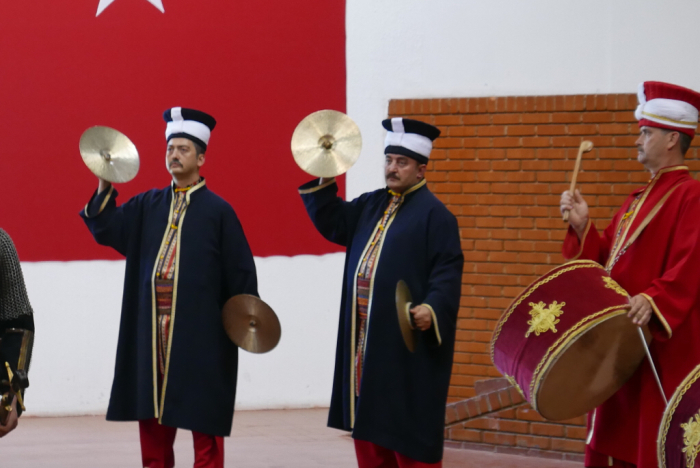 勇壮なオスマントルコ軍楽隊 トルコツアー8 いつもココロに マーク