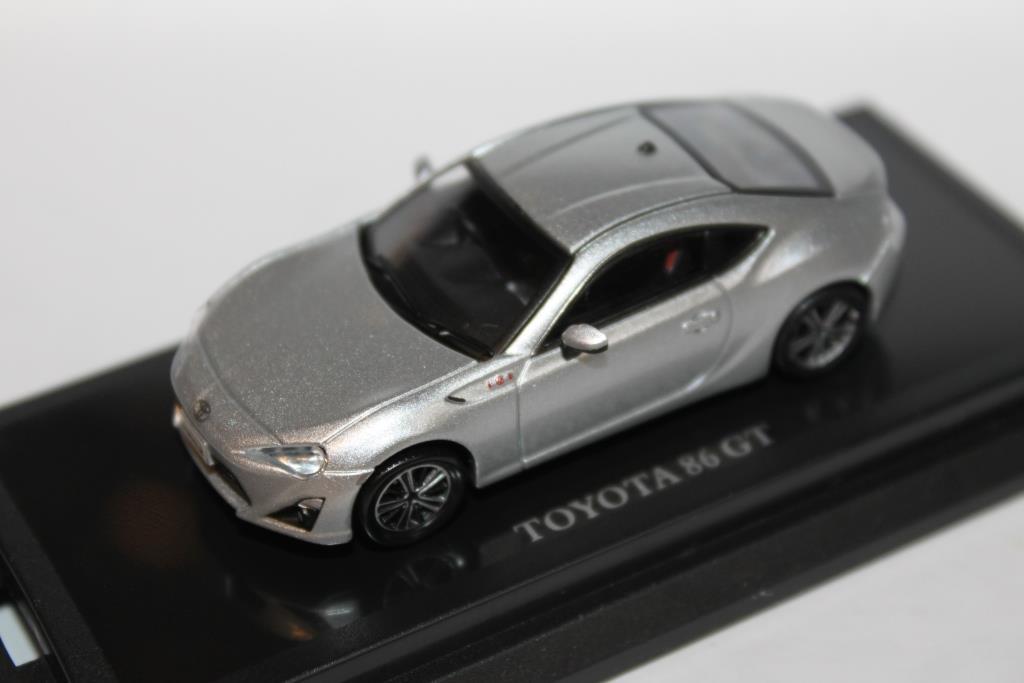 1/64 Over Steer TOYOTA 86 GT_b0285587_05305031.jpg