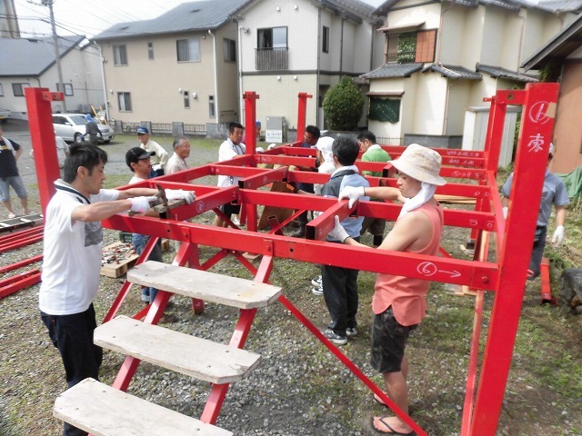 天王祭に向けた「櫓建て」(やぐらたて) 今年の駿河台三丁目の天王祭は7月14日(土)_f0141310_07575818.jpg