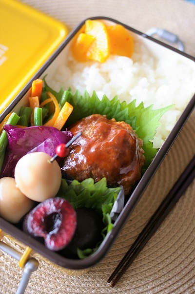 今日のハンバーグ弁当_d0327373_07545135.jpg