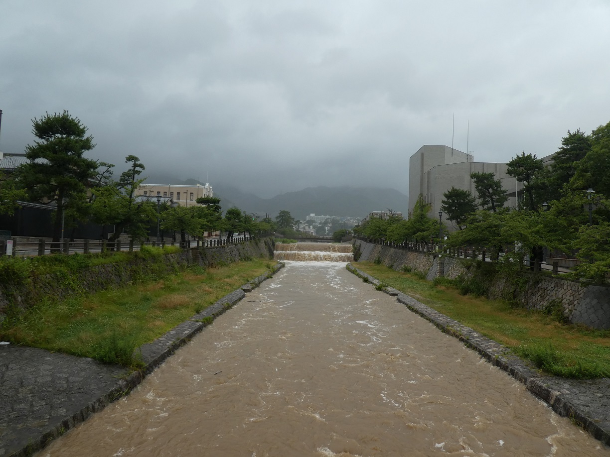 大雨警報_f0205367_16034712.jpg