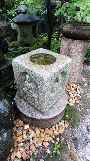 本御影石製四方仏型手水鉢】 : 隼人滑のすべらないBLOG 本御影石製四方仏型手水鉢】 : 隼人滑のすべらないBLOG
