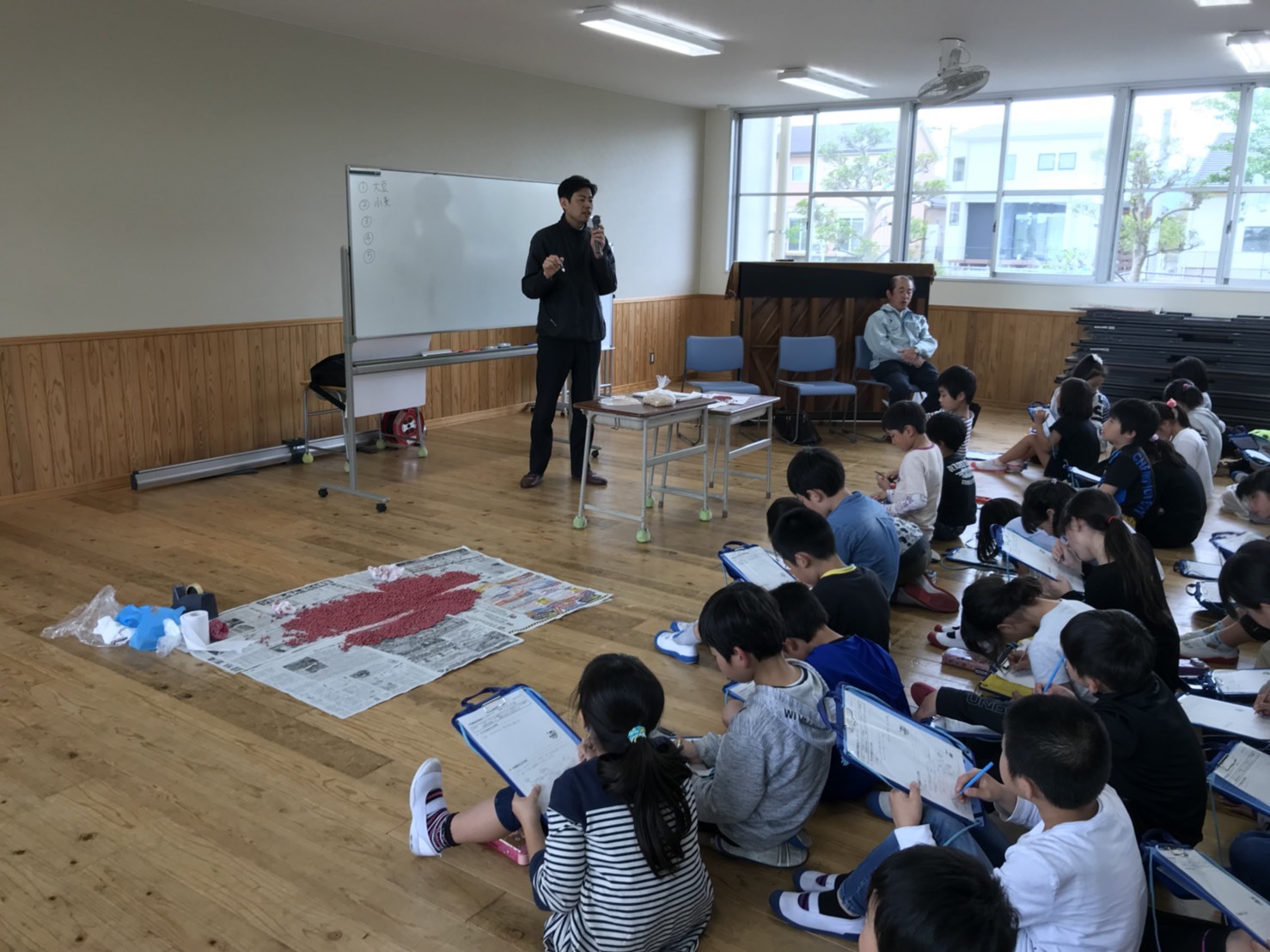 小学校で授業をおこないました。_e0200770_17383536.jpg