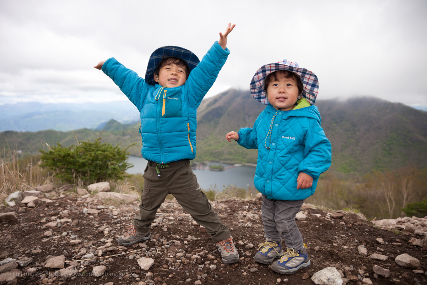 ちびっ子兄弟と5月登山「地蔵岳（赤城山）」　山頂～下山編_c0369219_15445953.jpg