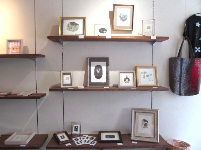 はじまりました!銅版画展、明日もお昼からは作り手がいます〜_f0129557_17044869.jpg
