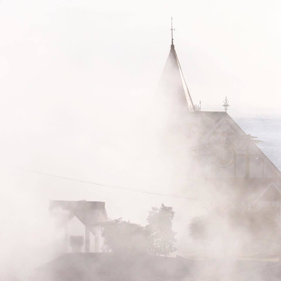温泉湖から沸き立つ幻想的な朝霧。2年前にニュージーランド ロトルアで撮った写真_c0060143_22405256.jpg