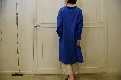青 と ベージュの関係 。_b0110582_14114940.jpg