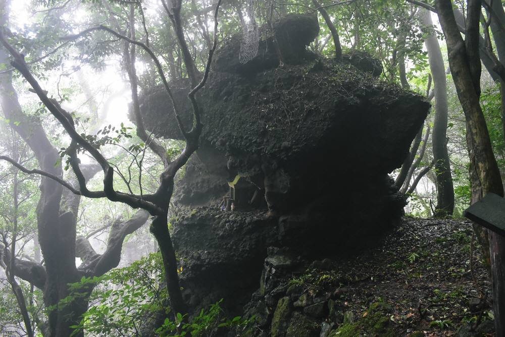 八幡岳と眉山_f0212511_00090116.jpg