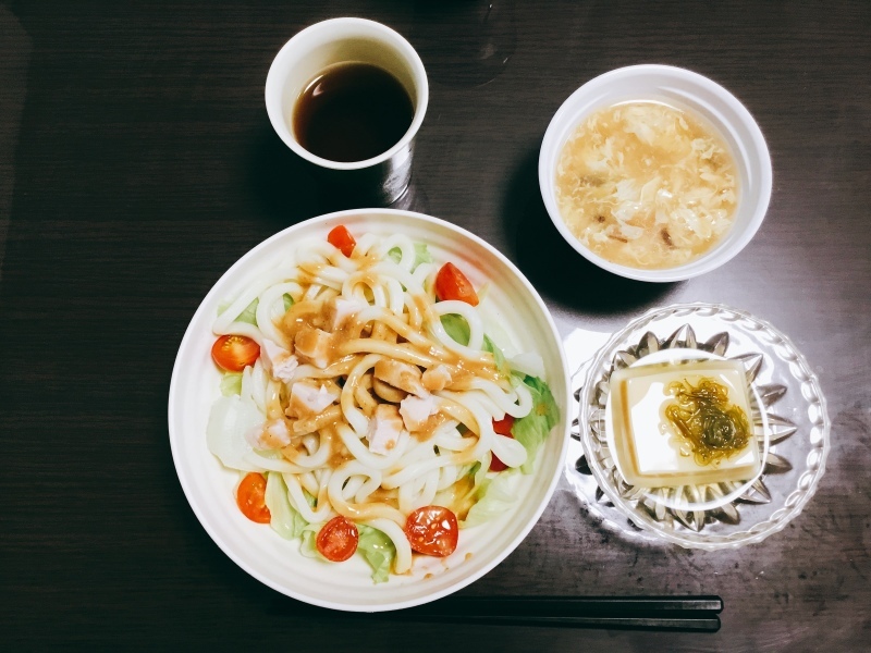 ひまわり 夕食 サラダうどん 豆腐 卵スープ 今日の献立