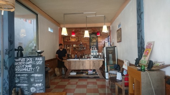 Kahiyang Coffee House Arjuna で時間潰し @ Jl.Raya Andong (’18年4月)_d0368045_23484818.jpg