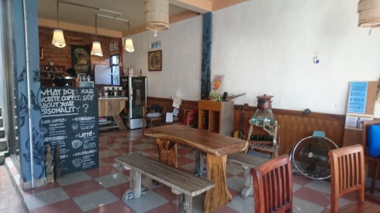 Kahiyang Coffee House Arjuna で時間潰し @ Jl.Raya Andong (’18年4月)_d0368045_2351378.jpg