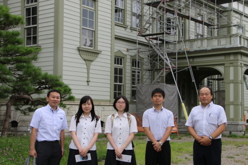 新庄東高等学校　高橋教諭と3人の生徒が重文本館を見学_c0075701_13511568.jpg