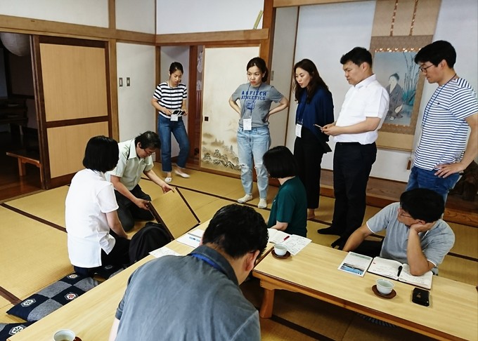 韓国山村留学視察団…学校、農家訪問…_d0265607_20481118.jpg