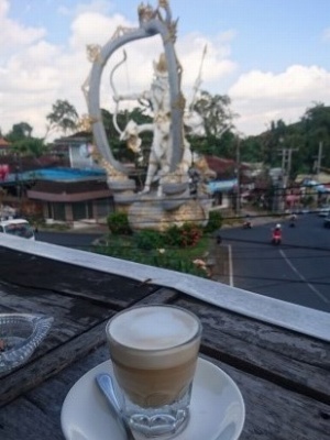 Kahiyang Coffee House Arjuna で時間潰し @ Jl.Raya Andong (’18年4月)_d0368045_011953.jpg