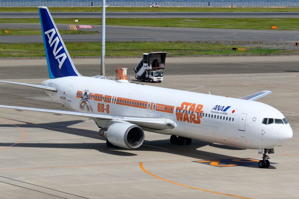 2018 春の羽田空港 その17 STAR WARS ANA JETのスポットイン_e0204891_14453992.jpg