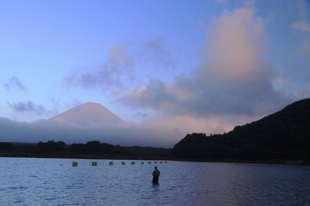 夕焼けの釣り人_a0188405_09261560.jpg