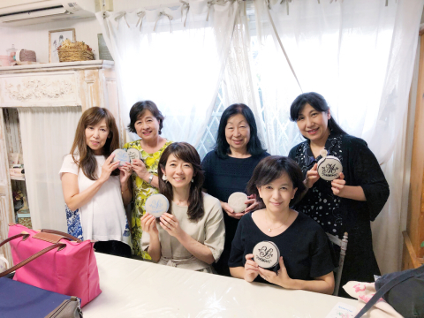 イニシャルクロスステッチのクラフトテープケース_a0157409_09500881.jpeg