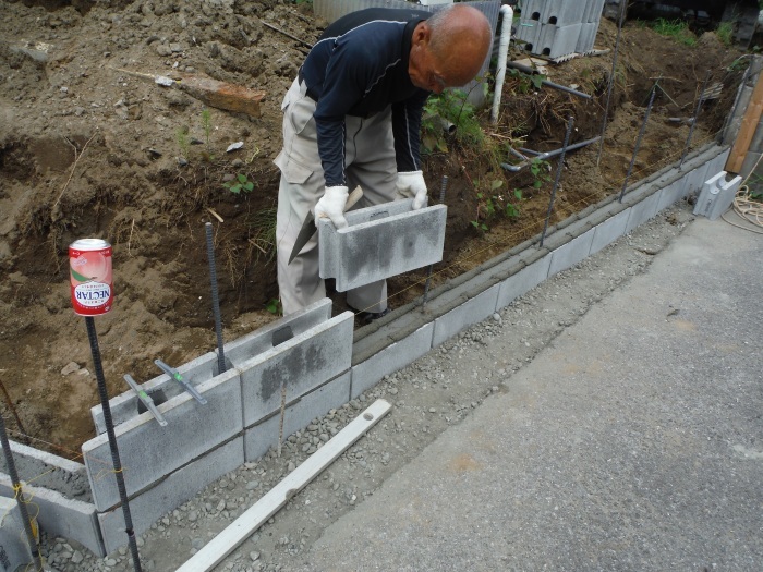 ブロック塀とフェンス ブロック積みとフェンス柱立て 市原市リフォーム店の社長日記 日日是好日