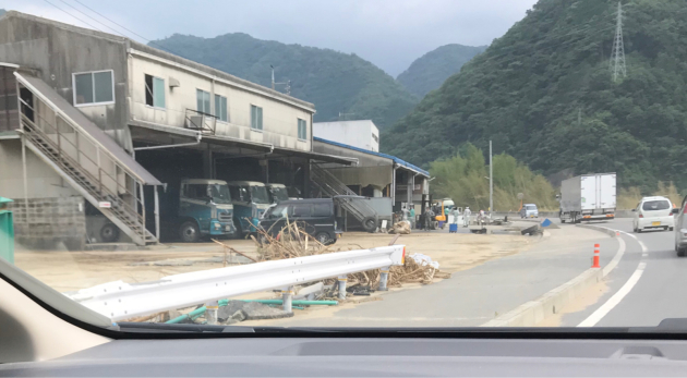 西日本の豪雨災害。まだまだ復旧に時間がかかります。_b0174284_04132393.jpg