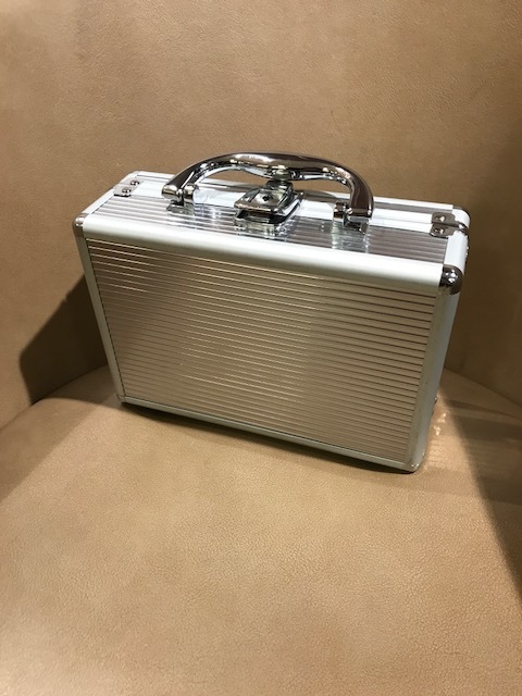 アタッシュケースで一味違う!シューケアセット_d0166598_16322684.jpg