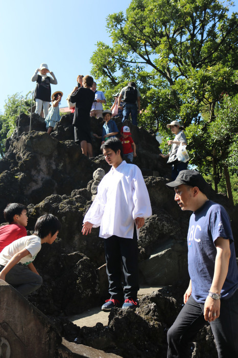 お山開きの池袋富士塚(池袋氷川神社)に登ってきたよ_c0060143_18063315.jpg