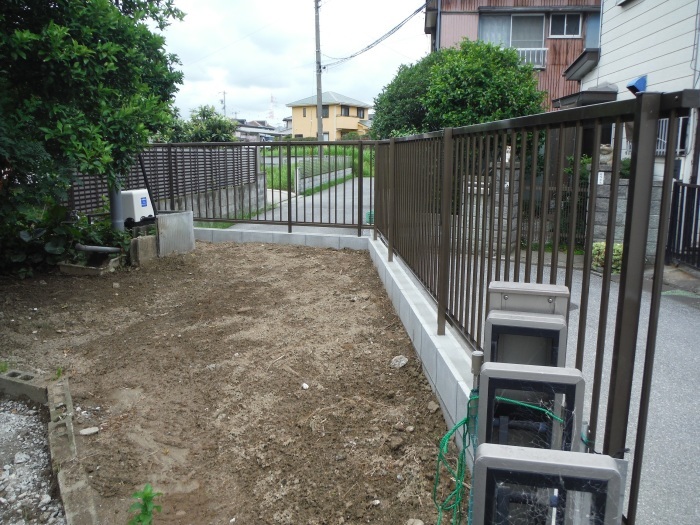 ブロック塀とフェンス ~フェンス取付、境界杭_d0165368_02460390.jpg
