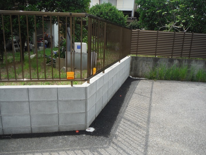 ブロック塀とフェンス ~フェンス取付、境界杭_d0165368_02490640.jpg