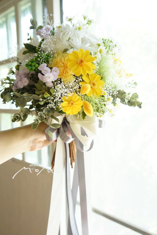#クラッチブーケ ホワイト&イエローのお花でナチュラルに!_a0136507_22275778.jpg