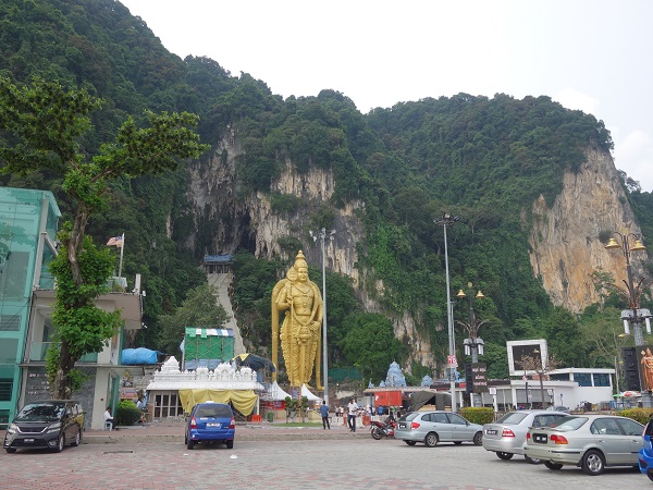 バトゥケイブ BATU CAVE でムルガン神に南インド行きを報告してきた_d0360509_1541727.jpg