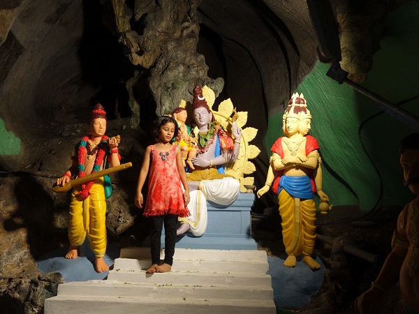 バトゥケイブ BATU CAVE でムルガン神に南インド行きを報告してきた_d0360509_16113090.jpg