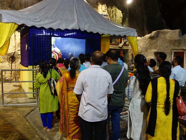 バトゥケイブ BATU CAVE でムルガン神に南インド行きを報告してきた_d0360509_16171920.jpg