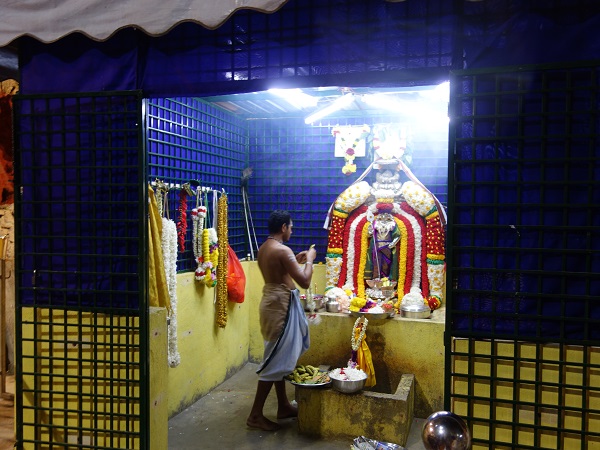 バトゥケイブ BATU CAVE でムルガン神に南インド行きを報告してきた_d0360509_1619524.jpg