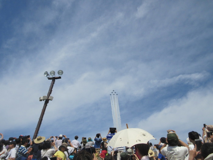 ブルーインパルスが新潟市上空にやって来た！！_c0117936_22072482.jpg