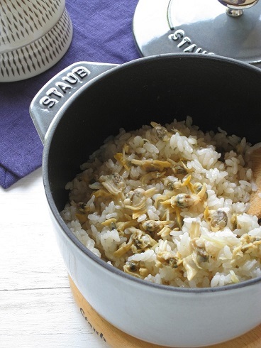 一汁三菜ごはん。豚肉の粕漬け焼き、アボカドサラダ、温玉、アサリごはん、味噌汁_d0319943_07155158.jpg